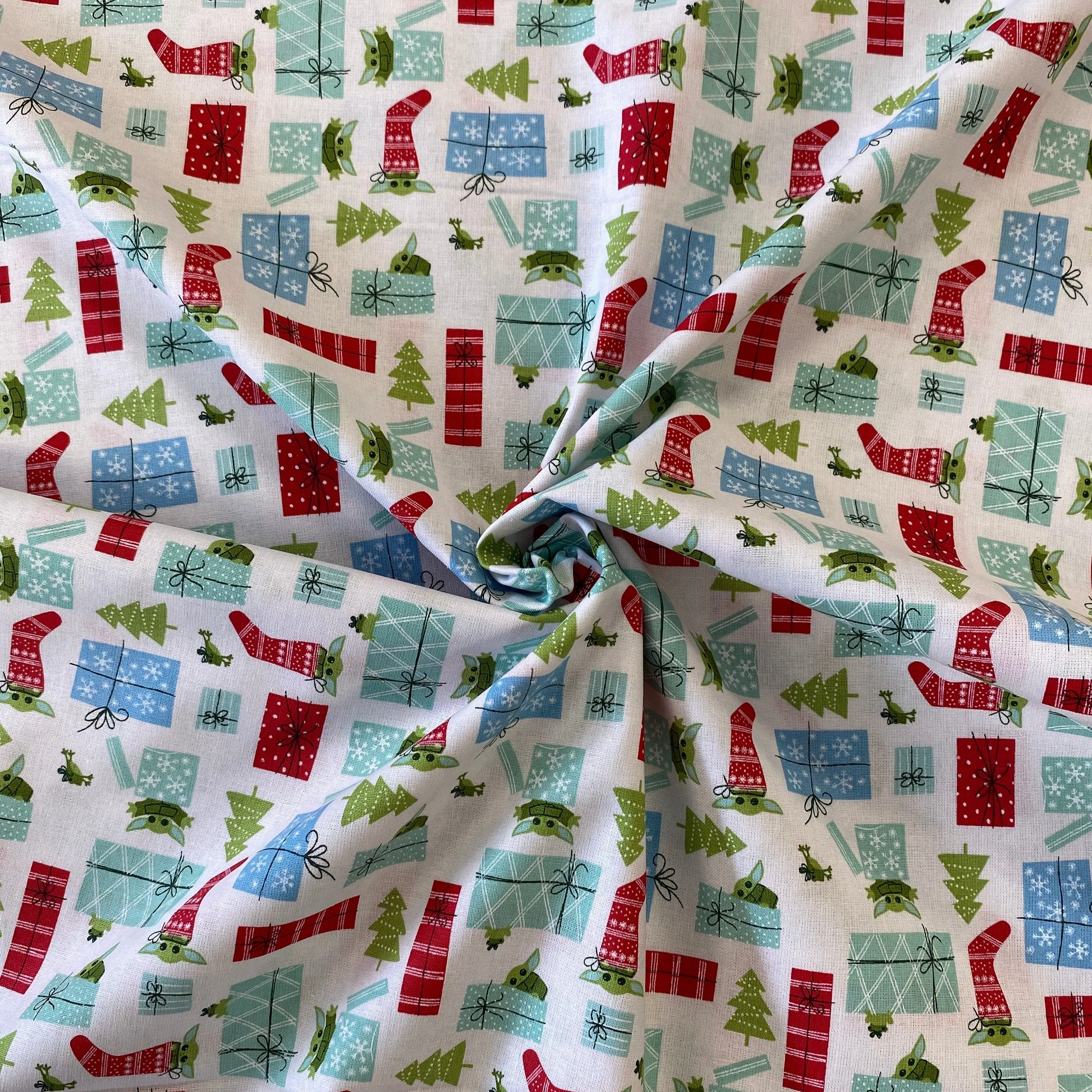 100% Cotton - Christmas - Star Wars Yoda Presents - £11.00 Per Metre - Sold By Half Metre