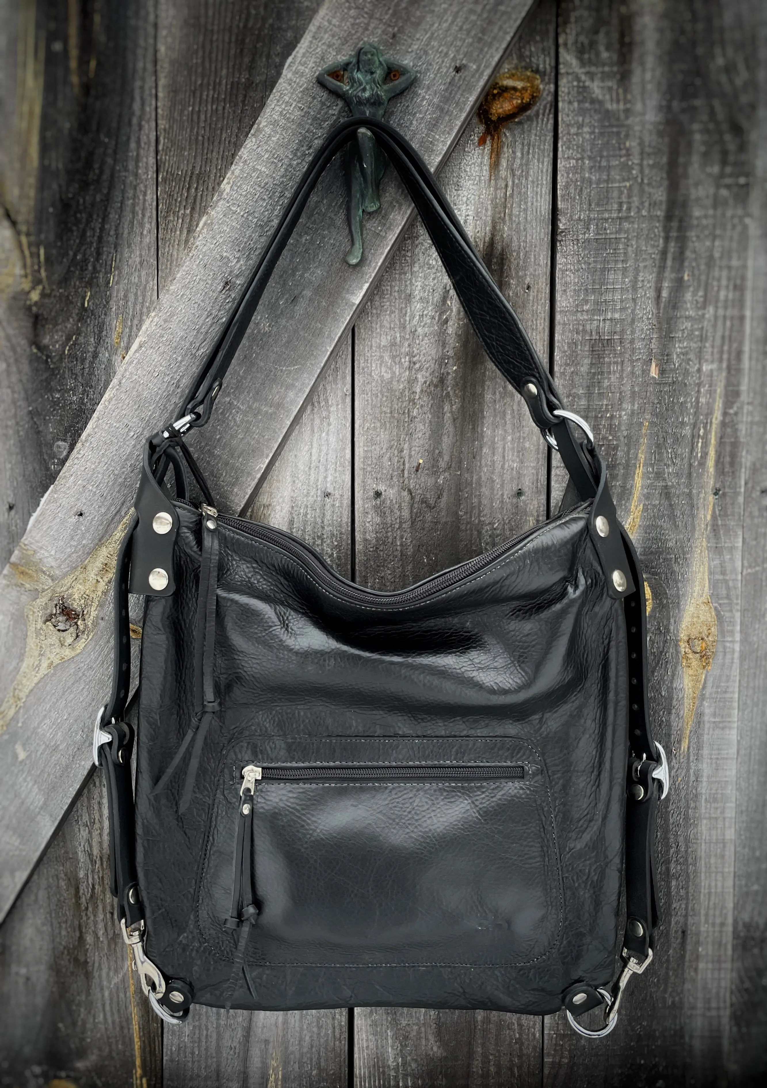 Villa Sak small black pebble