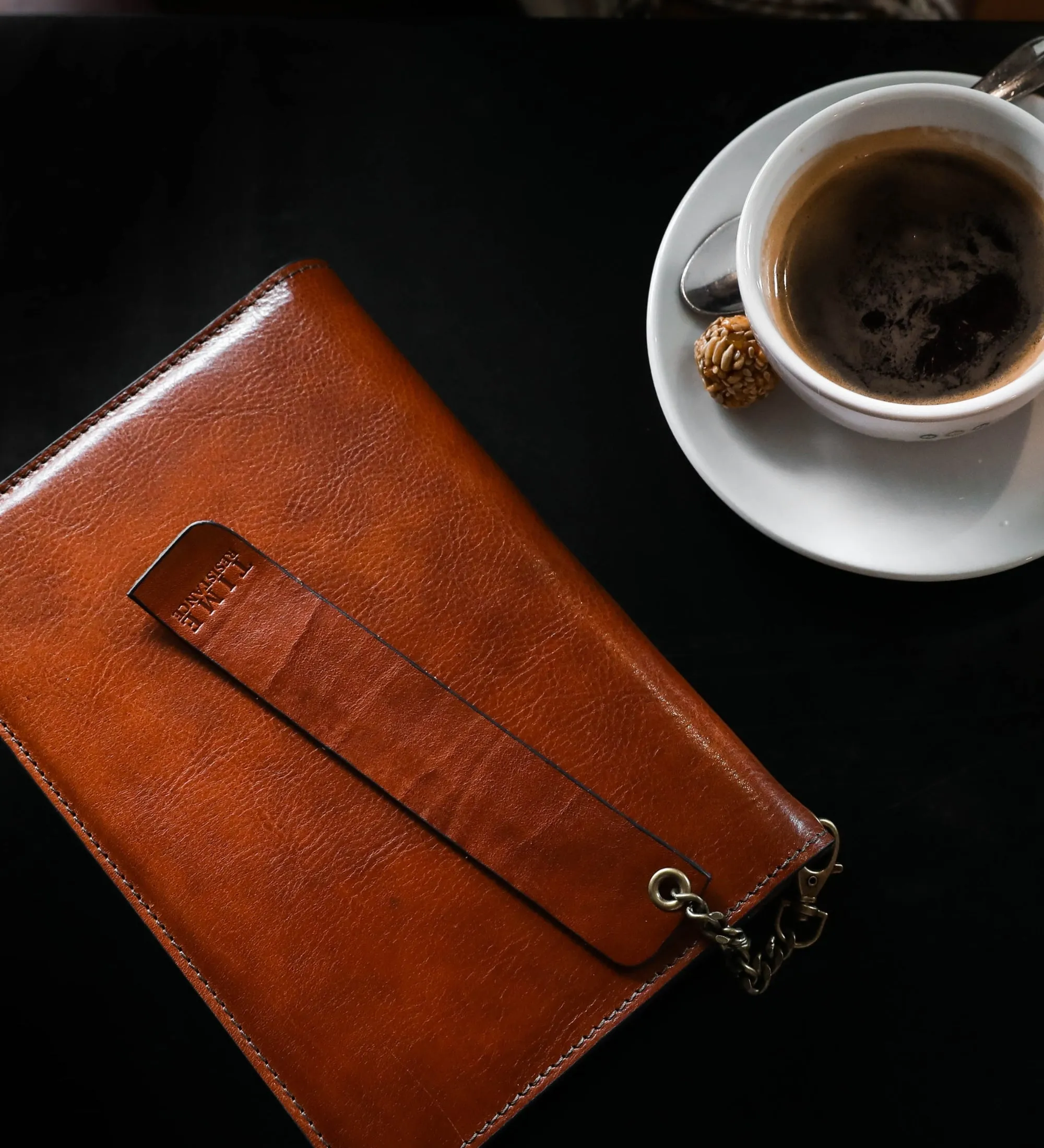 Womens Leather Journal with Refillable A5 Notepad - The Diary of a Nobody