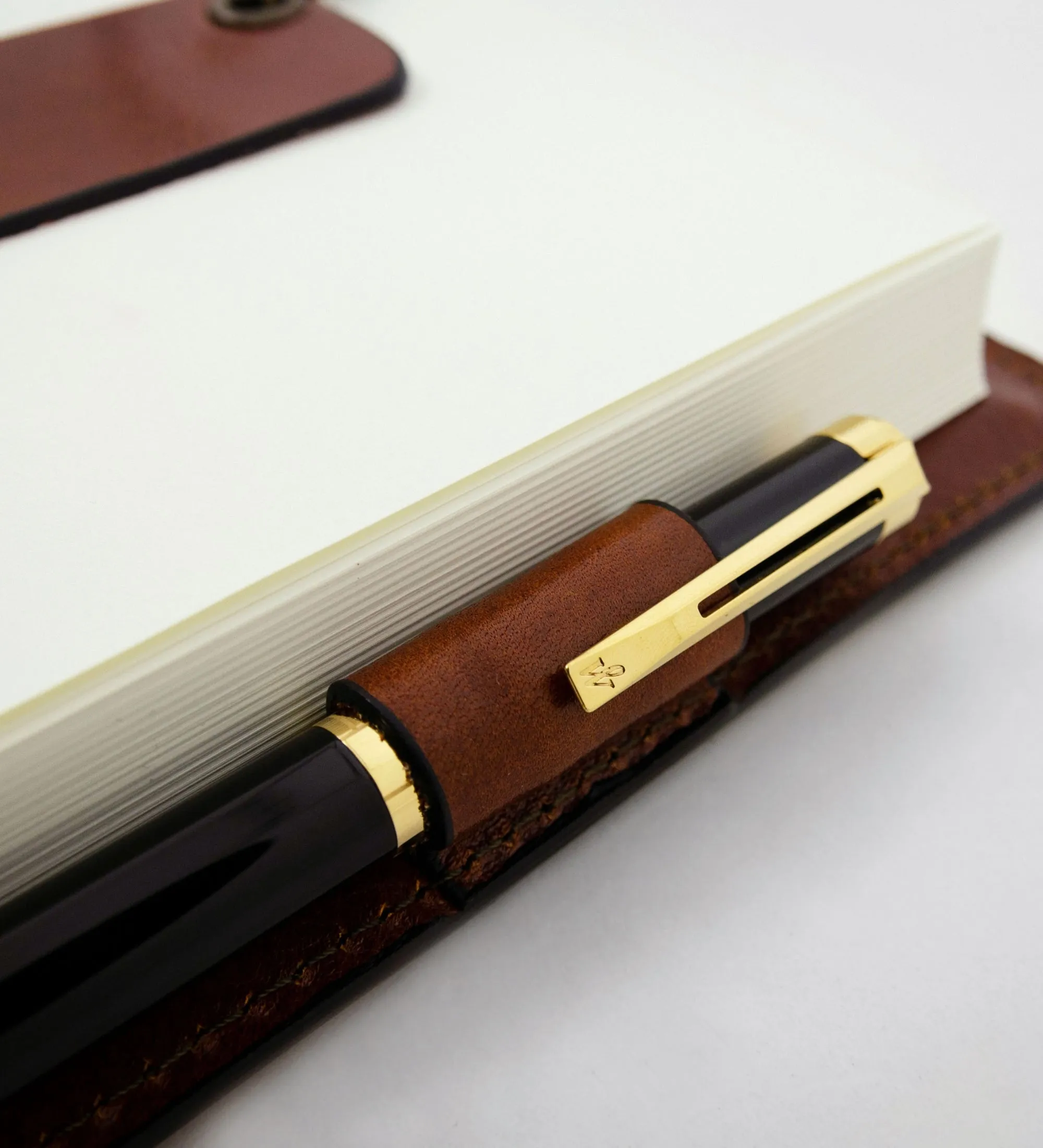 Womens Leather Journal with Refillable A5 Notepad - The Diary of a Nobody