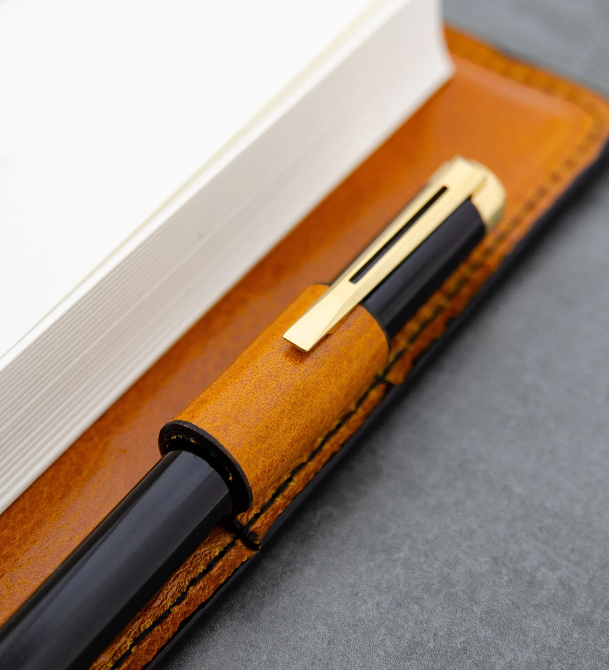Womens Leather Journal with Refillable A5 Notepad - The Diary of a Nobody