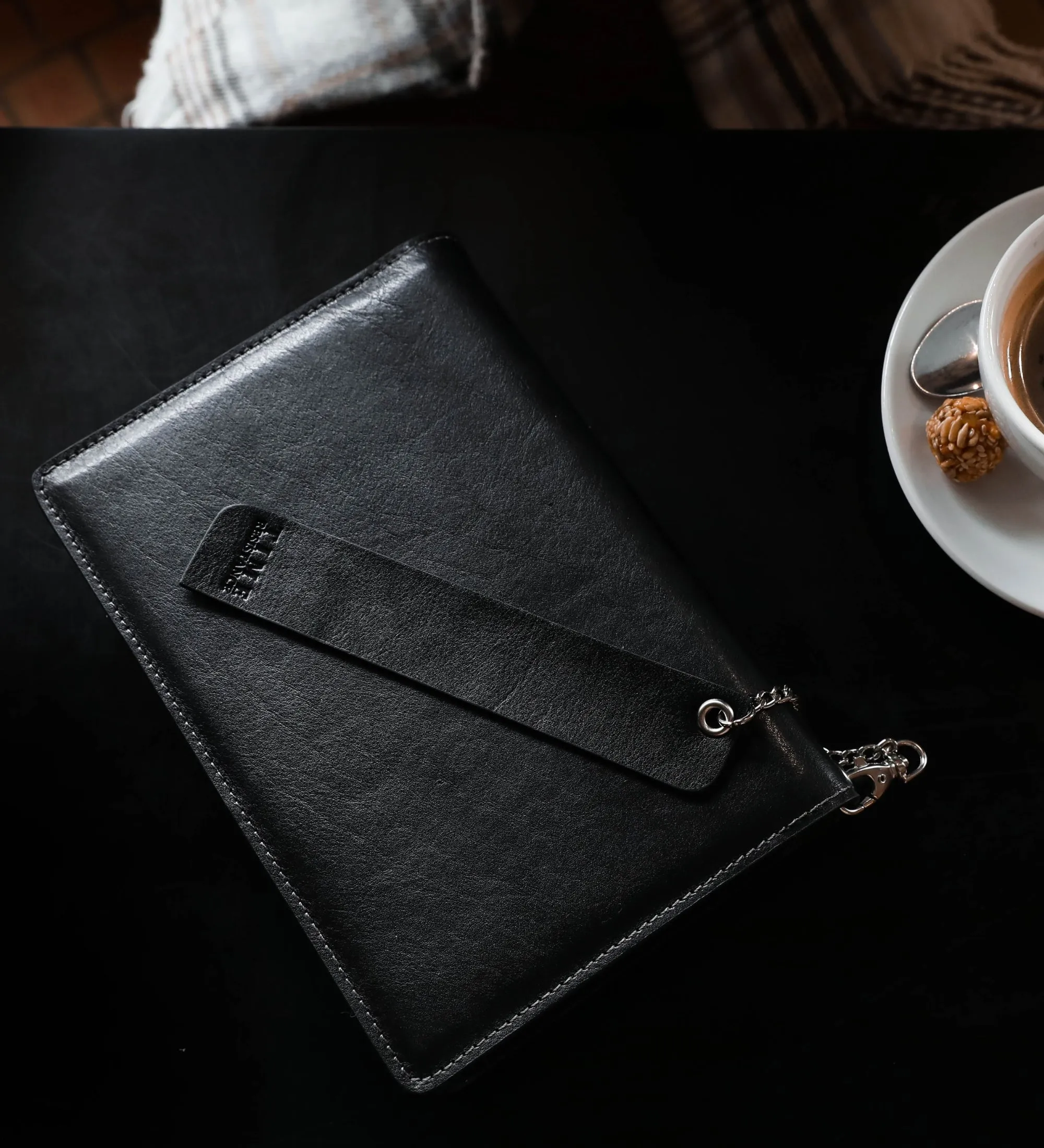 Womens Leather Journal with Refillable A5 Notepad - The Diary of a Nobody