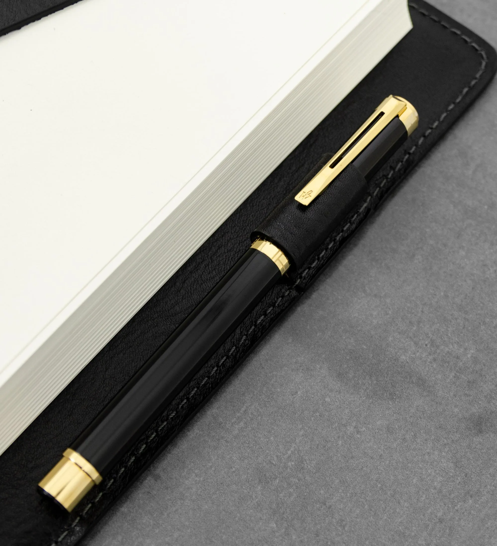 Womens Leather Journal with Refillable A5 Notepad - The Diary of a Nobody